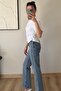 Chic White Short Sleeve Crew Neck Slim Fit Blouse with Back Detail - 3