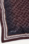 وشاح كريستالي بنمط ربطة عنق ماسية باللون العنابي - 3