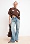 Kahverengi Çiçekli Oversize/Geniş Kalıp Sırt Baskılı Uzun %100 Pamuk Örme T-Shirt TWOSS24TS00183 - 2