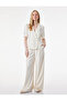 قميص ذو قصة عادية بأزرار وأكمام قصيرة وياقة مزدوجة