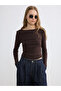 بلوزة NEVAVM ذات ياقة بيضاوية وربطة عنق مطاطية