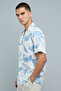 قميص منقوش بياقة ريفير وأكمام قصيرة - 3