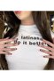 تيشيرت نسائي من Ophella مطبوع عليه Latinas Do It Better باللون الأبيض بقصة قصيرة