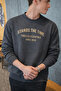Men's Stands the Time Printed Oversize Crew Neck Smoked Sweatshirt - 2