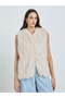 معطف نسائي سادة بدون أكمام من الفرو الصناعي - 4