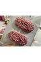 مشبك وردي اللون مطرز باللؤلؤ ومصنوع يدويًا