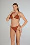 طقم بيكيني نسائي بني اللون بتصميم مثلث مع إكسسوارات - 3