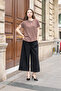 بلوزة نسائية حرير i من القماش الناعم بياقة دائرية واسعة ونافذة أمامية وجانبية Y شق - بني - 3