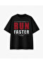 تي شيرت أسود من Run Faster مطبوع