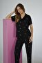 طقم بيجامة نسائي ناعم بأكمام قصيرة باللون الأسود من Heart منقوش بأزرار أمامية - 5