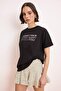 Siyah Slogan Oversize/Geniş Kalıp Düşük Kol Kısa Kollu %100 Pamuk Örme T-Shirt TWOSS26TS00118 - 5