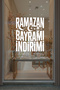 ملصق مكتوب لتخفيضات عيد رمضان - لافتة عرض المتجر