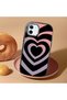 حافظة سيليكون سوداء متوافقة مع هاتف iPhone 11 مع حماية للكاميرا ماصّ للصدمات بنمط قلب - 3