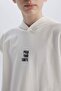 سويت شيرت بدون أكمام مطرز بغطاء للرأس مصنوع من القطن بنسبة 100% للأولاد D8487A825SP - 7