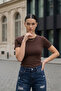 قميص نسائي قصير الأكمام ذو ياقة دائرية من Buzzy Body - 3