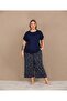 Short Sleeve Plus Size Women's Pajama Set with Capri Pants - 2