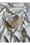 Press Model Hand and Women's Shoulder Bag Cream - 3