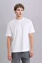 تيشيرت أبيض أساسي بياقة دائرية وأكمام قصيرة، بقصة Oversize Wide Fit، من القطن 100% - E6885Axns - 3