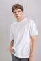 تيشيرت أبيض أساسي بياقة دائرية وأكمام قصيرة، بقصة Oversize Wide Fit، من القطن 100% - E6885Axns - 4