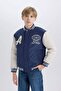 سترة بومبر مطبوعة على الظهر من Su Repellent College Collar للأولاد D5901A825SP - 4