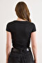 Women's Black T-Shirt with Ruched Soft Buttons on the Side Cropped Tsh-19000964 - 6
