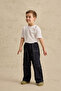 بنطلون قماش طويل بجيوب باللون الأزرق الداكن
