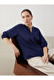Women's Blouse with Cropped Collar Texture