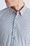 قميص بقصة ضيقة مطبوع عليه حجرًا - 2