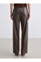 Esvab • Modern & Distinctive Dar Fit Women's Leather-Look Pants - 5