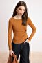 Tarçın Fitted/Vücuda Oturan Kayık Yaka Aksesuar Detaylı Yumuşak Örme Bluz TWOSS26BZ00221 - 2