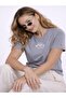 تي شيرت بشعار VARSITY - 4