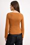 Tarçın Fitted/Vücuda Oturan Kayık Yaka Aksesuar Detaylı Yumuşak Örme Bluz TWOSS26BZ00221 - 4