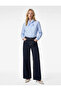 قميص بوبلين كبير الحجم بأكمام طويلة وياقة وشاحية مزينة بفيونكة وأزرار