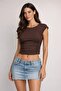 Brown Wrinkled Fabric Crop Blouse with Elastic Sides – Flexible and Body-Fitting Stylish Design