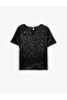 بلوزة سهرة قصيرة الأكمام بياقة دائرية مزينة بالترتر - 3