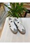 Women's sports shoes