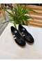 Women's sports shoes