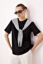Siyah Oversize/Geniş Kalıp Kısa Kollu Bağlama Detaylı Uzun Yumuşak Örme T-shirt TWOSS26TS00269