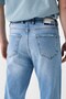 بنطلون جينز مخروطي الشكل مع تفاصيل ممزقة عند الأرجل - 5