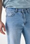 بنطلون جينز مخروطي الشكل مع تفاصيل ممزقة عند الأرجل - 6