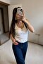 قميص رياضي أبيض أساسي بتفاصيل سحاب وحزام سميك - 3