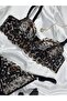طقم ملابس داخلية من الدانتيل الأسود المطرز بنقشة الفهد