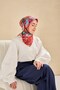 وشاح حرير تويل بنمط فني أحمر 90x90 - 3