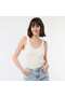 قميص بدون أكمام مضلع بلون أبيض