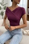 بلوزة حمراء داكنة بياقة على شكل V وتصميم درابيل - قطعة علوية أساسية ضيقة تلتصق بالجسم - 4