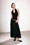 Trendyol Studio Collection Siyah Belden Açılan Kemerli Kolsuz Esnek Örme Elbise TWOSS26EL00391