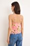 Çok Renkli Çiçekli Fitted/Vücuda Oturan Halter Yaka İnce Askılı Kolsuz Tül Örme Bluz TWOSS26BZ00617 - 7