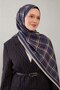 وشاح كريستالي لامع بنمط مربعات مخططة ومنقوشة