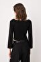 Black fitted/body-fitted boat neck eyelet detailed interlock knitted t-shirt twoss26ts00227 - 4