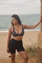 طقم بيكيني مع شورت باراشوت وبلات قصير بنمط عرقي باللون الأزرق الداكن - 6